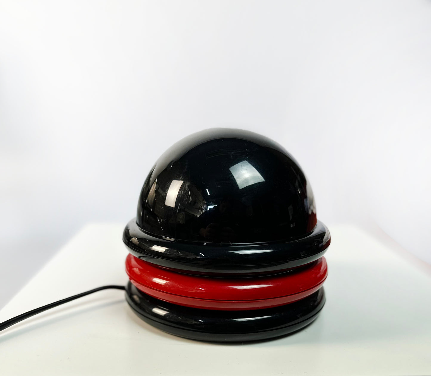 1980s Pop-Up Desk Light – Black & Red Retro Magic