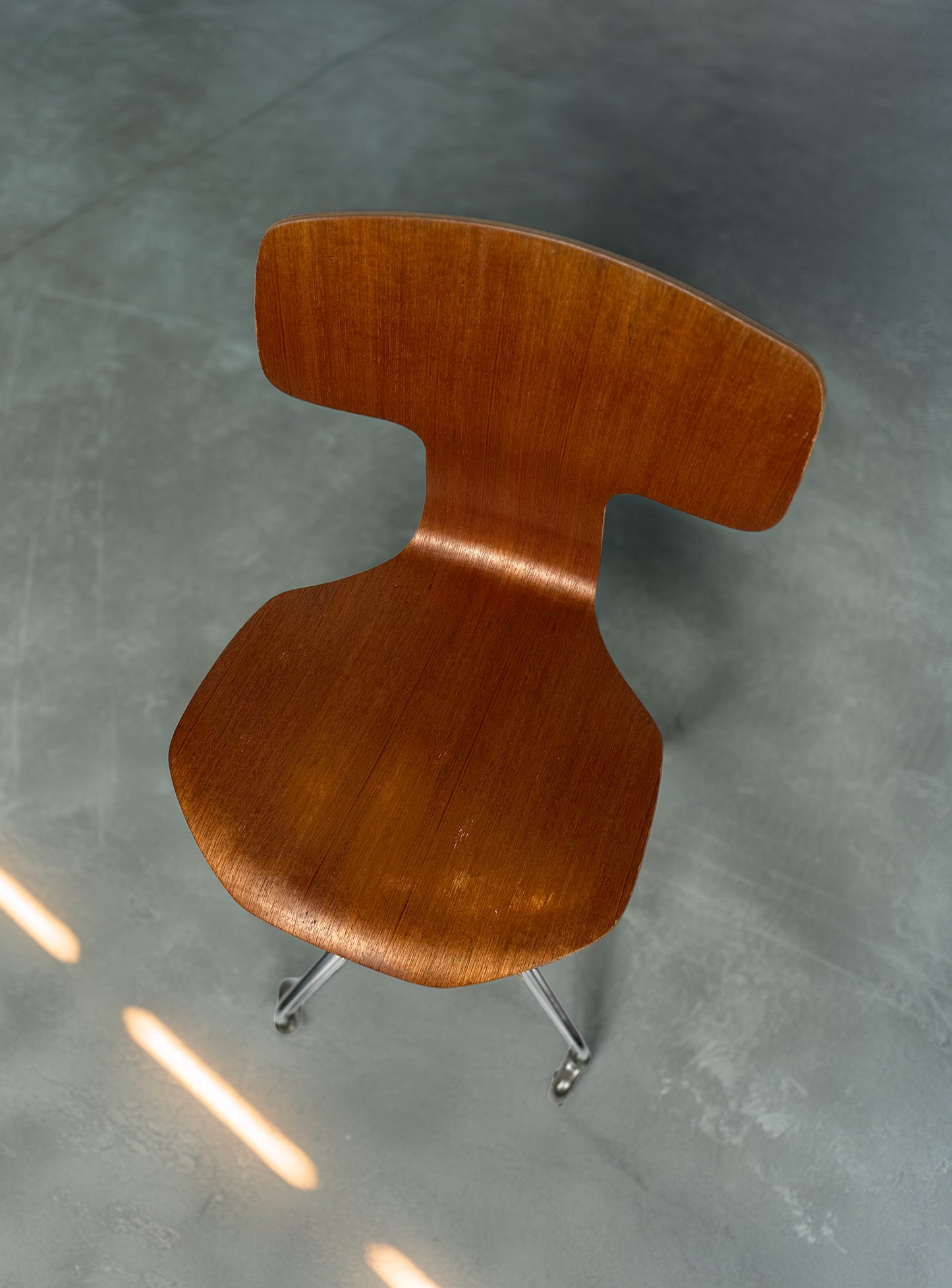 Vintage 3113 swivel chair by Arne Jacobsen (1971)
