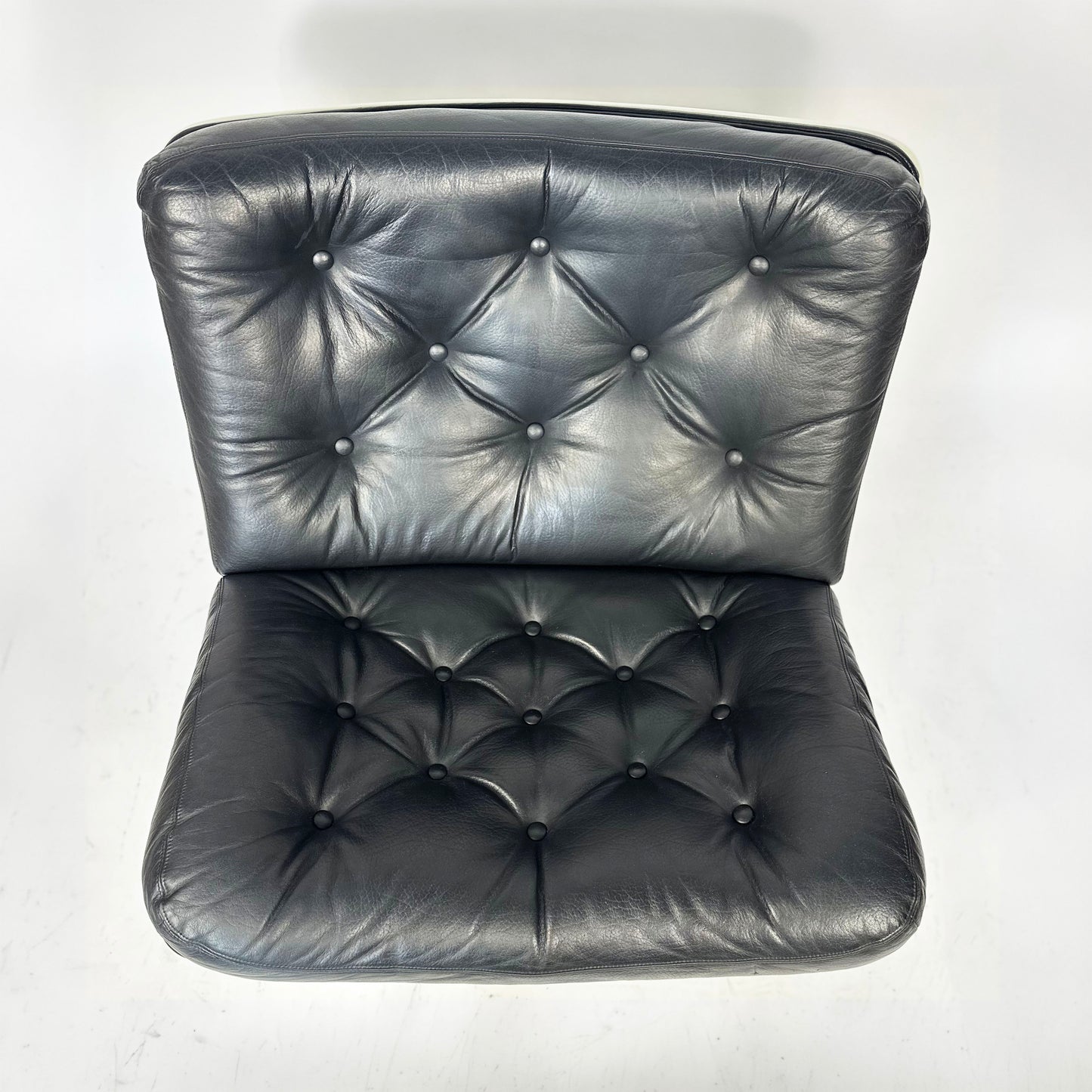 Artifort F976 Swivel Lounge Chair by Geoffrey Harcourt - Late 1960s - 1970s