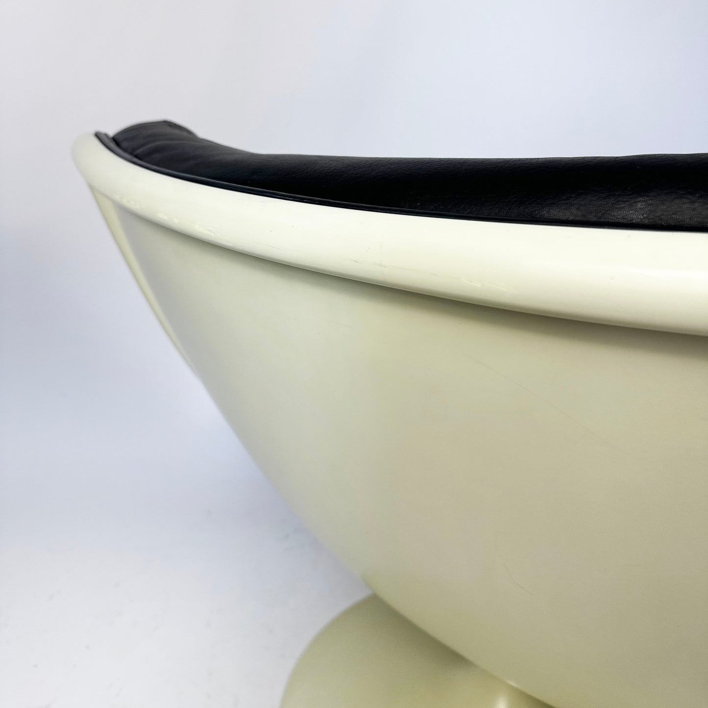 Artifort F976 Swivel Lounge Chair by Geoffrey Harcourt - Late 1960s - 1970s