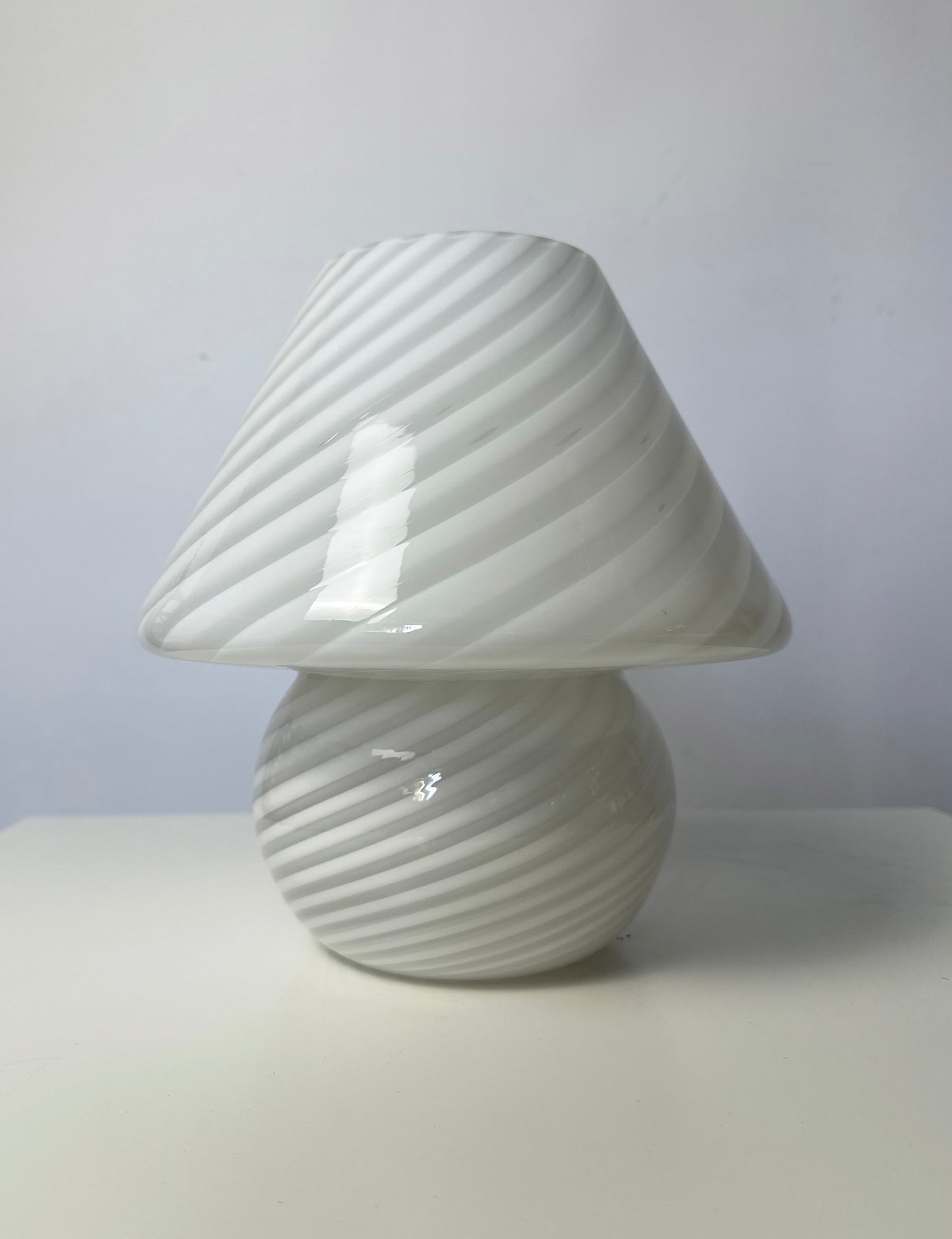 Vintage Italian mushroom lamp in Murano glass