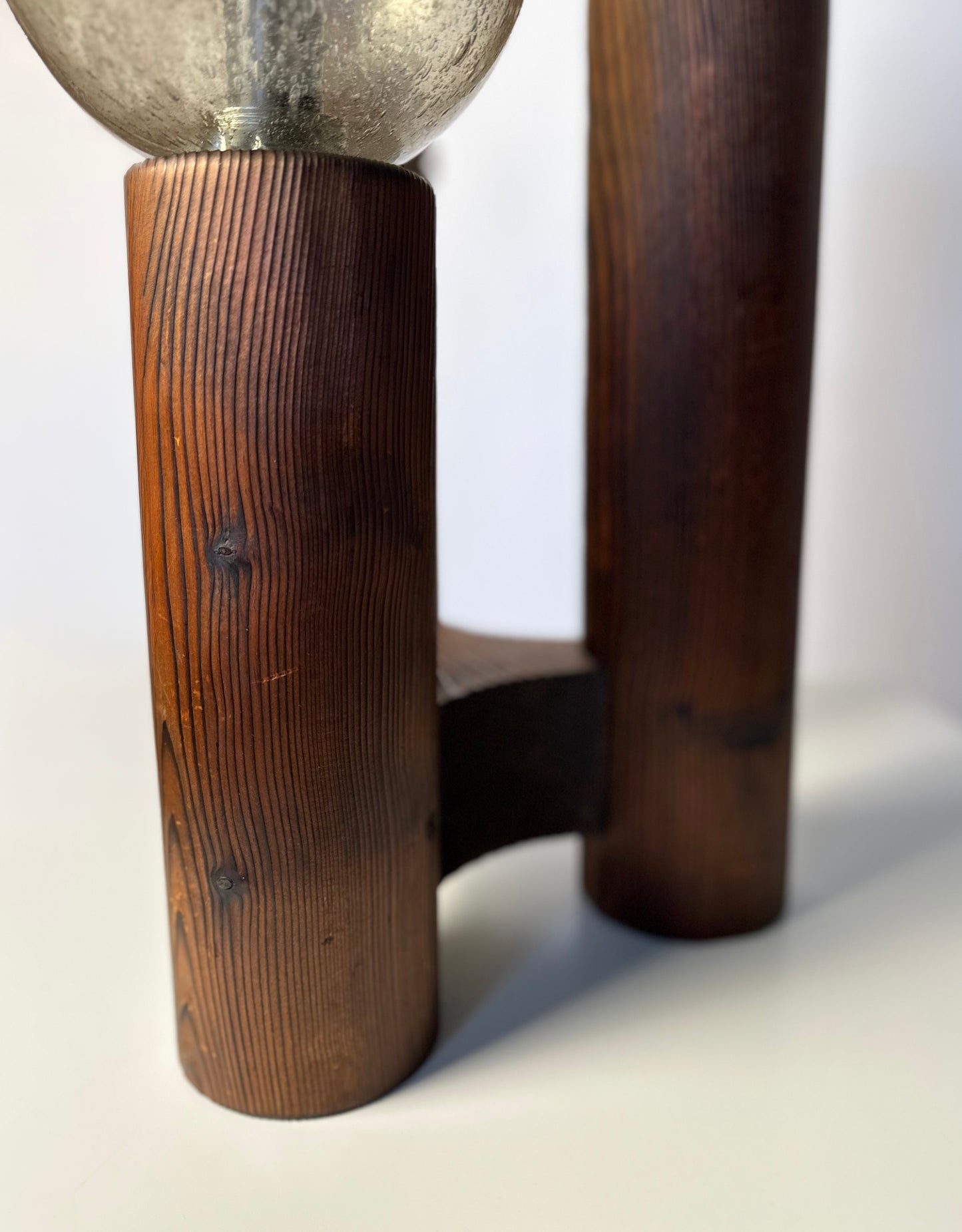 Vintage 'Model 19' Temde Leuchten table lamp in wood and hand blown glass